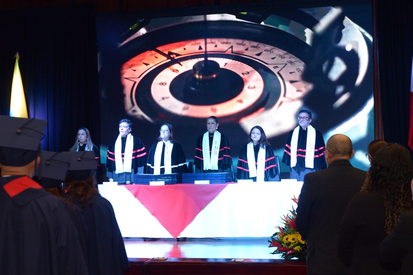 Vestuario académico Master Express en ceremonia de grado